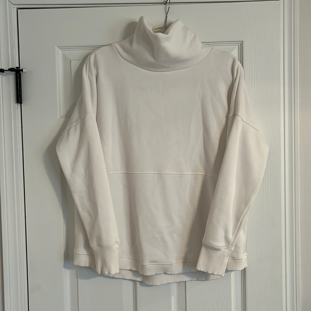 White turtleneck fleece sweatshirt size S